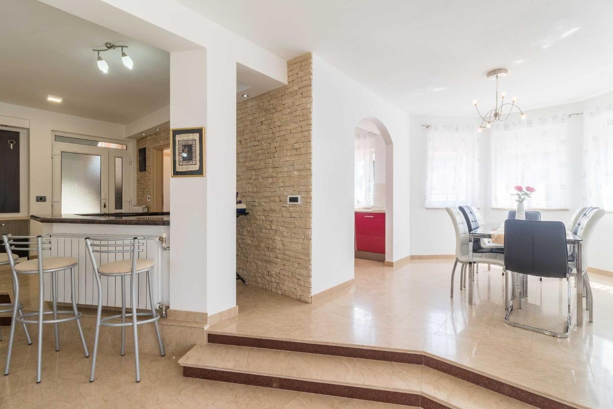 Luxurious Istra Kamen Pula